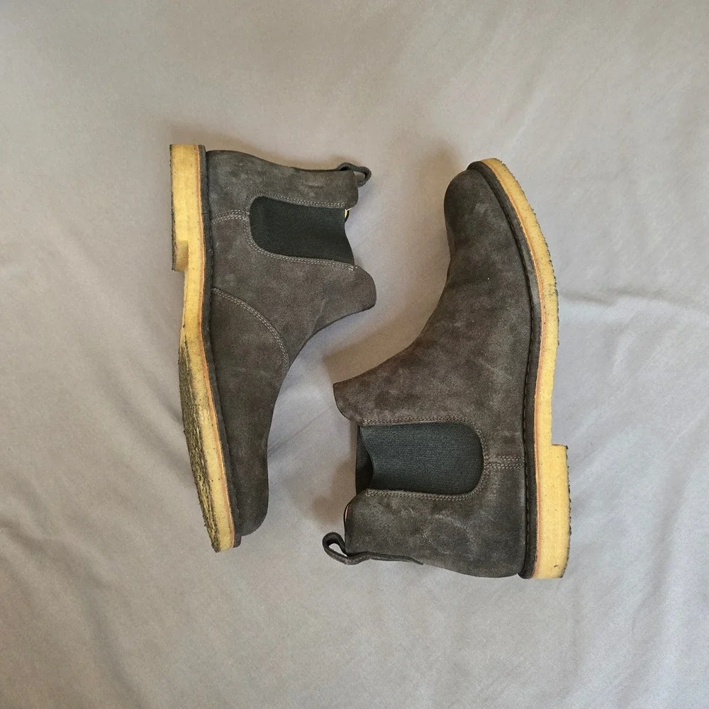 Vince Men's Sawyer Chelsea Boot Mens 8 Gray Suede Crepe Sole Pull On